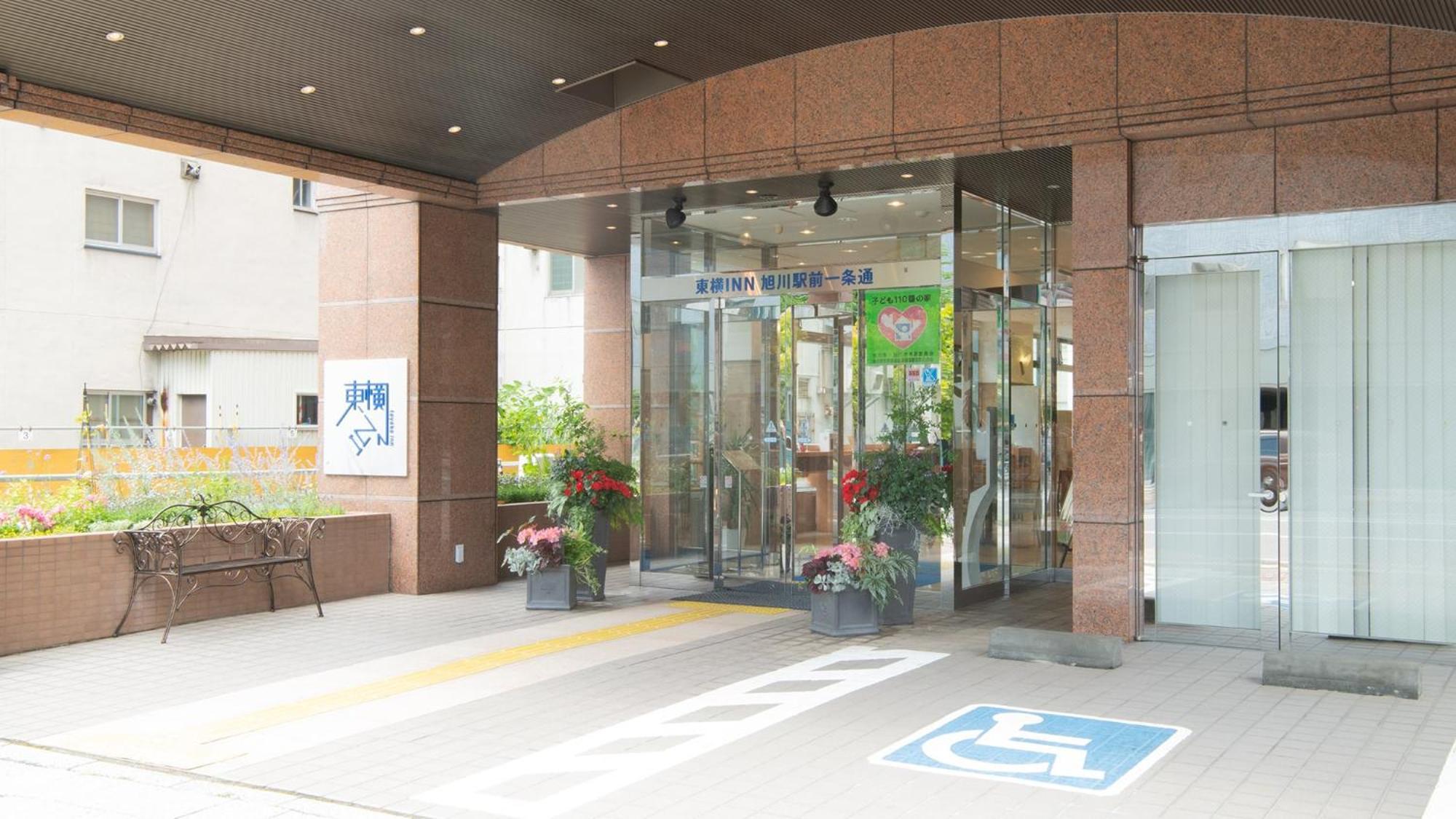 Toyoko Inn Hokkaido Asahikawa Ekimae Ichijo Dori Eksteriør bilde