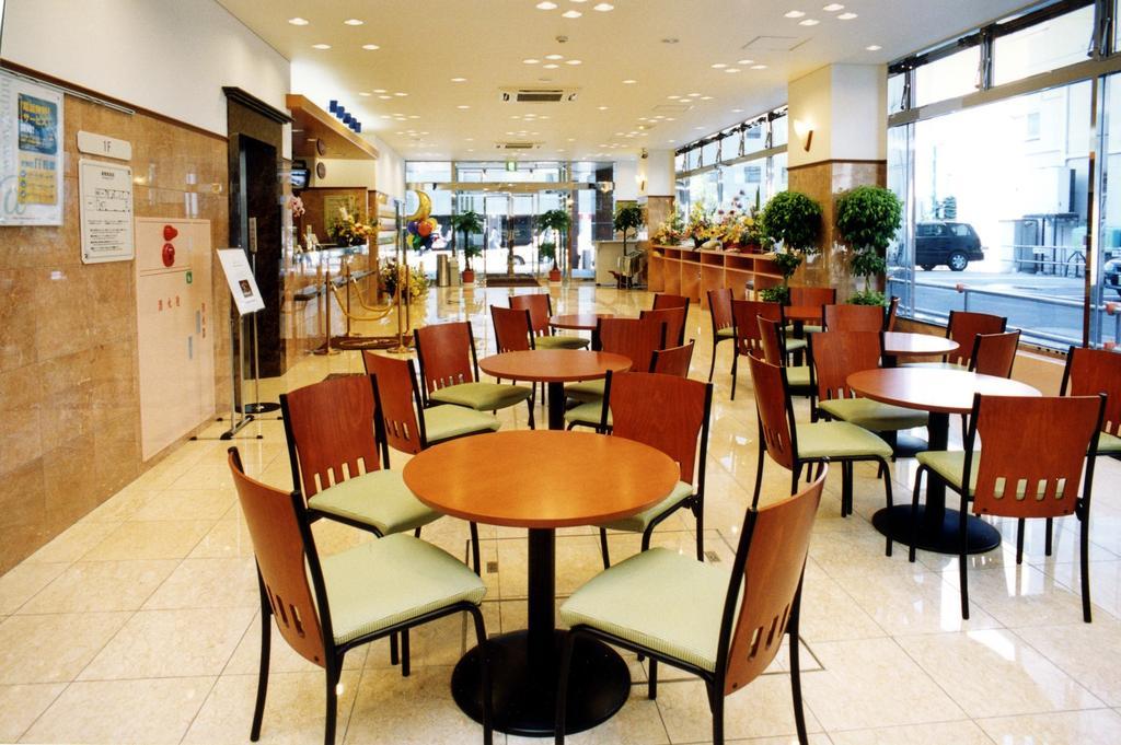 Toyoko Inn Hokkaido Asahikawa Ekimae Ichijo Dori Eksteriør bilde